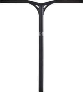 Lucky_AIRBar_Aluminum_Guidon_Trottinette_Freestyle_NOIR Guidon Lucky AirBar noir posé debout sur fond clair, avec vue sur les soudures renforcées en haut du tube. Finition mate et propre, avec logo Lucky discret.