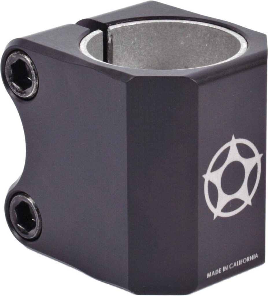 Image du collier de serrage Proto Half Knuckle V2, aluminium anodisé avec logo Proto gravé au laser, vue latérale montrant le design double vis et la cale d’adaptation fournie.