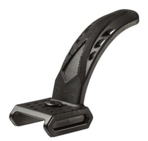 nylon_brake_black_side_-_copie Photo du frein Blunt Nylon Flex Fender noir, avec son boulon de fixation 8 mm, posé à plat avec vue latérale sur la courbure du frein. Idéal pour decks Blunt à partir de 2016.