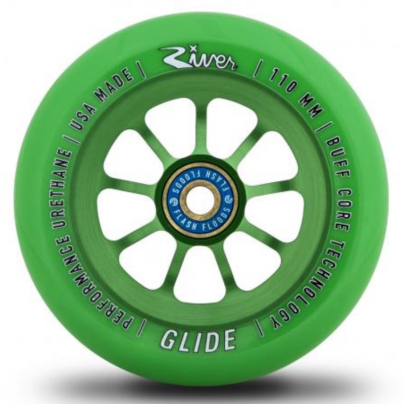 Roues River Emerald Glide 110 mm, mises en valeur sur fond noir. La gomme vert émeraude contraste avec le noyau en aluminium anodisé. Le logo River est bien visible au centre de la roue.