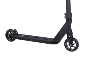 striker-lux-pro-scooter-sh Trottinette freestyle Striker Lux légère pour le skatepark, avec guidon Y en aluminium, deck peg-cut et roues 110 mm, idéale pour les tricks aériens.