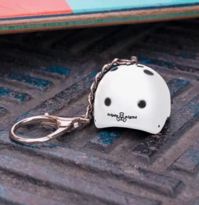 Triple Eight Mini Helmet Keychain blanc un porte clé casque