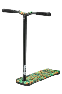 Trottinette TS-Pro noire et camo, avec barre réglable, conçue pour l'entraînement aux tricks freestyle en intérieur ou extérieur.